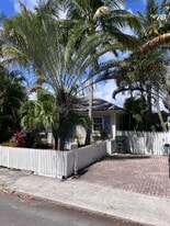 525 N Lakeside Dr, Unit Cabana in Lake Worth, FL - Building Photo