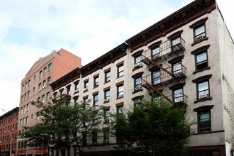 441-445 W 49th St in New York, NY - Foto de edificio - Building Photo