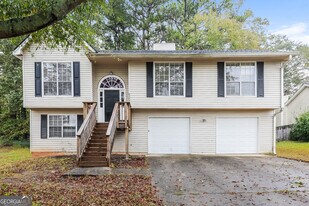 8304 Beechwood Trce in Riverdale, GA - Building Photo