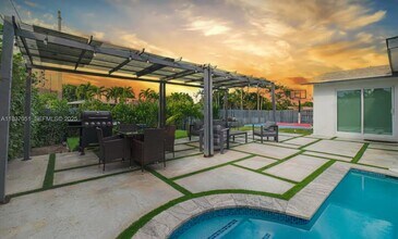 10010 SW 162nd St in Miami, FL - Building Photo - Building Photo