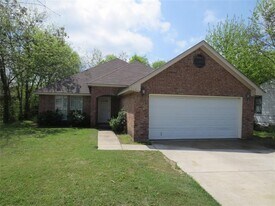 830 Donlee Rd in Lancaster, TX - Building Photo