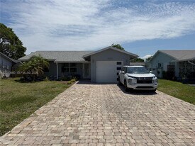 8202 NW 91st Terrace in Tamarac, FL - Building Photo