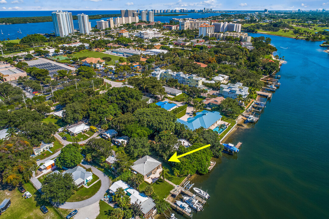 2034 Melody Ln in North Palm Beach, FL - Building Photo