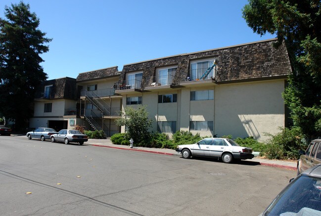 Alpine Apartments in Santa Rosa, CA - Building Photo - Building Photo