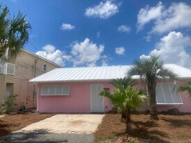72 Gulf View Dr in Panama City Beach, FL - Building Photo