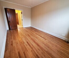 3054 W Irving Park Rd in Chicago, IL - Building Photo - Building Photo