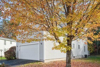 131 Forest Hill Way in Manchester, NH - Building Photo - Building Photo