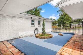 7606 Richmond Ave. in Houston, TX - Building Photo - Building Photo