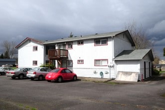 475 W Jackson St in Monmouth, OR - Foto de edificio - Building Photo