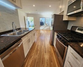 12219 Ocean Park Blvd, Unit 12219 in Los Angeles, CA - Foto de edificio - Building Photo