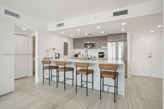 13800 Highland Dr in North Miami Beach, FL - Building Photo - Building Photo