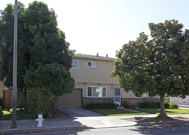 1620 Queen Charlotte Dr in Sunnyvale, CA - Building Photo - Building Photo