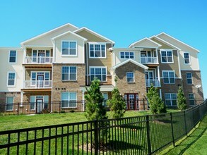 Legacy Commons in Omaha, NE - Foto de edificio - Building Photo