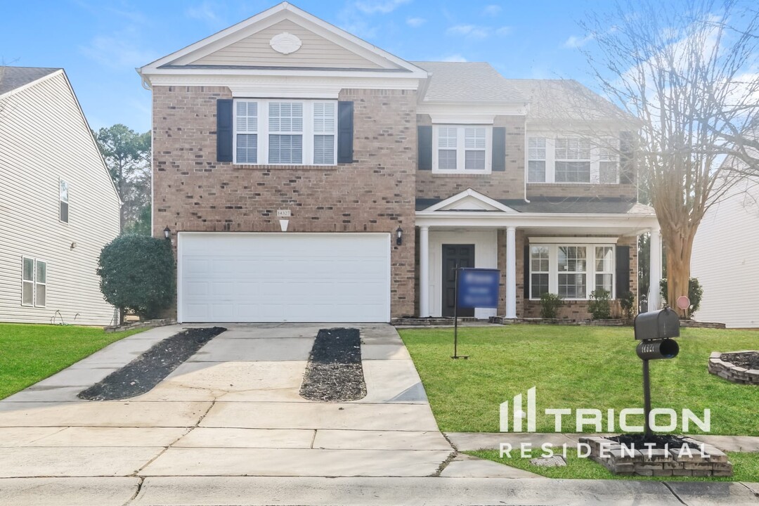 14327 Hartwell Farm Dr in Charlotte, NC - Foto de edificio