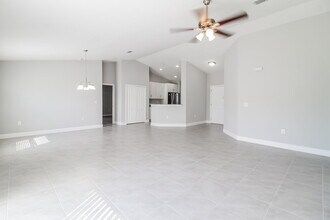 8 Bradford Ct in Poinciana, FL - Building Photo - Building Photo