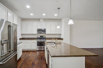 70 Marcel Ln in Schaumburg, IL - Building Photo - Building Photo