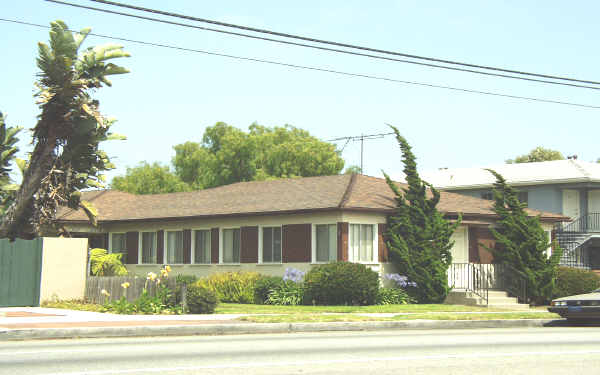 3562-3564 S Centinela Ave in Los Angeles, CA - Building Photo