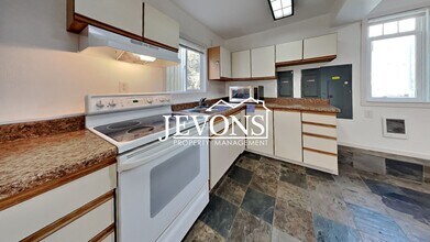 6617 S Monroe St in Tacoma, WA - Building Photo - Building Photo