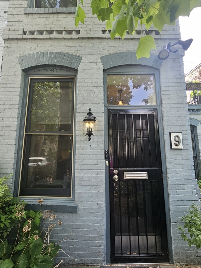 9 8th St SE, Unit LOWER