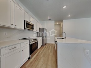 6695 Atlantic Bch Ave in Wesley Chapel, FL - Foto de edificio - Building Photo