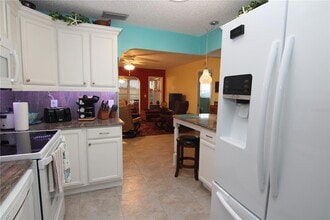 1207 Lakehouse Ct in Sun City Center, FL - Foto de edificio - Building Photo