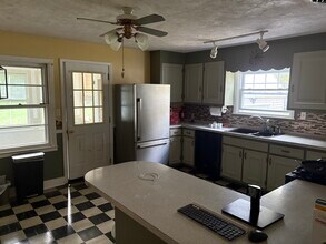 12 Graham Ave in New Hartford, NY - Building Photo - Building Photo