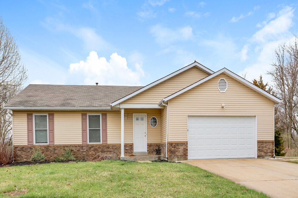 839 Cades Cove in Florissant, MO - Building Photo
