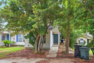 3001 Oak Park Ct in Tallahassee, FL - Building Photo - Building Photo