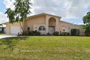 832 SE Thornhill Dr in Port St. Lucie, FL - Building Photo