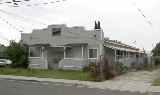 98 N Broadway Ave in Pittsburg, CA - Building Photo - Building Photo