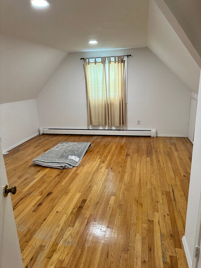 87 Hemlock St Rentals in Selden, NY