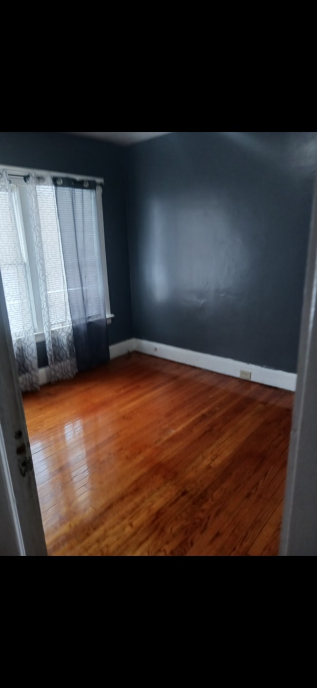 2037 W 99th St in Cleveland, OH - Foto de edificio - Building Photo