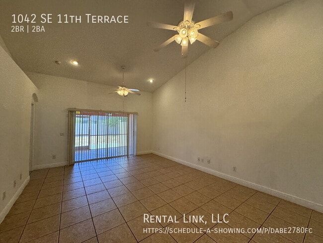 1042 SE 11th Terrace in Cape Coral, FL - Building Photo - Building Photo