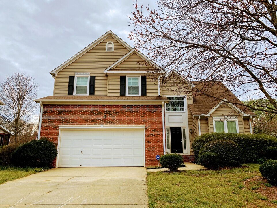 301 Fortuna Dr in Simpsonville, SC - Building Photo
