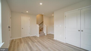42 Rolling Branch Dr in Ranson, WV - Building Photo - Building Photo