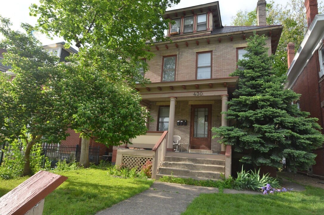 430 King Ave in Columbus, OH - Building Photo