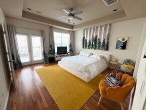 5457 Fairdale Ln in Houston, TX - Building Photo - Building Photo