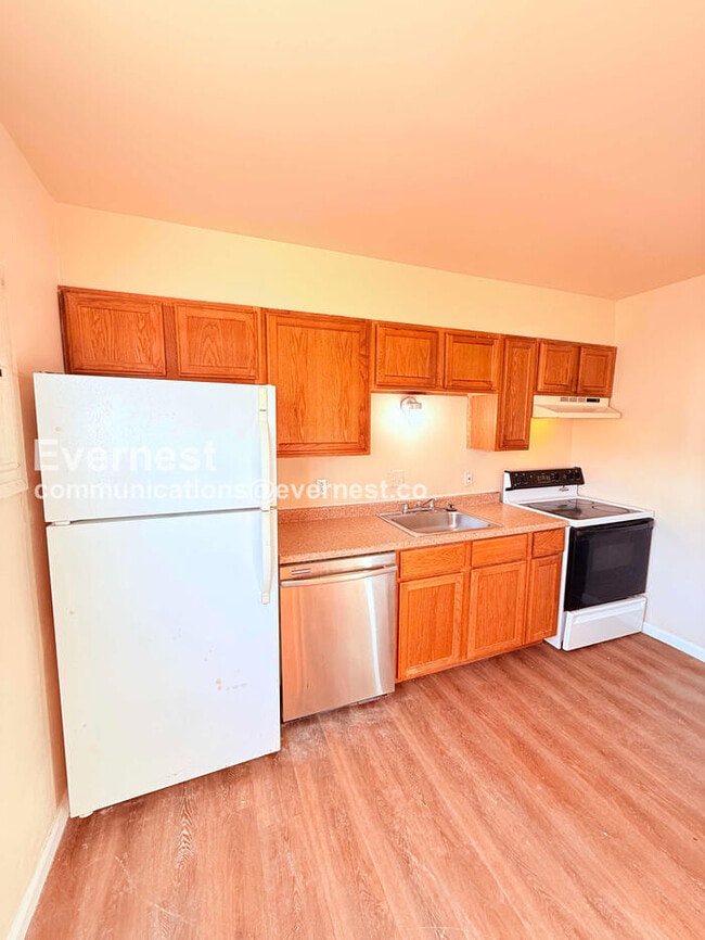 24612 Berry Ave in Warren, MI - Building Photo - Building Photo