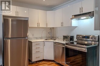 7171 Lionshead Ave in Niagara Falls, ON - Building Photo - Building Photo