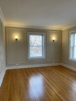 1637 W Estes Ave, Unit ONE BEDROOM in Chicago, IL - Building Photo
