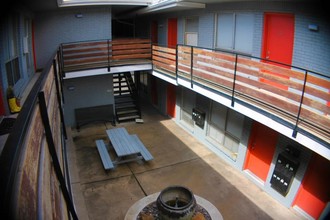 408 W 37th St-Unit -9B in Austin, TX - Building Photo - Building Photo