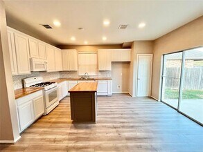 7704 Smugglers Cove in Arlington, TX - Building Photo - Building Photo