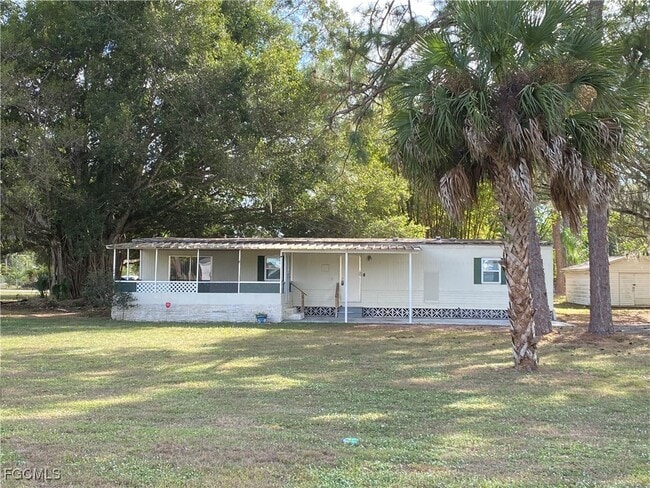 8028 Breeze Dr in North Fort Myers, FL - Building Photo - Building Photo
