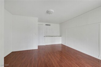 4351 Satinwood Dr in Las Vegas, NV - Building Photo - Building Photo