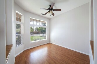 4709 Laurel Springs Dr in Bakersfield, CA - Foto de edificio - Building Photo