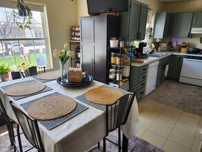 100 Lesley Ln in Crystal Lake, IL - Building Photo - Building Photo