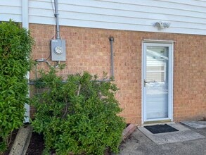 11320 Gainsborough Rd in Potomac, MD - Building Photo - Building Photo