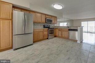 11 Queen Elizabeth Ct in Chester, MD - Building Photo