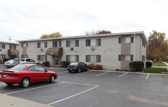 White Oak Apartments in Rochelle, IL - Building Photo - Building Photo