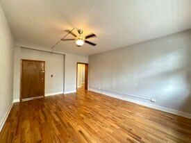 1024 W George St, Unit J00P in Chicago, IL - Building Photo
